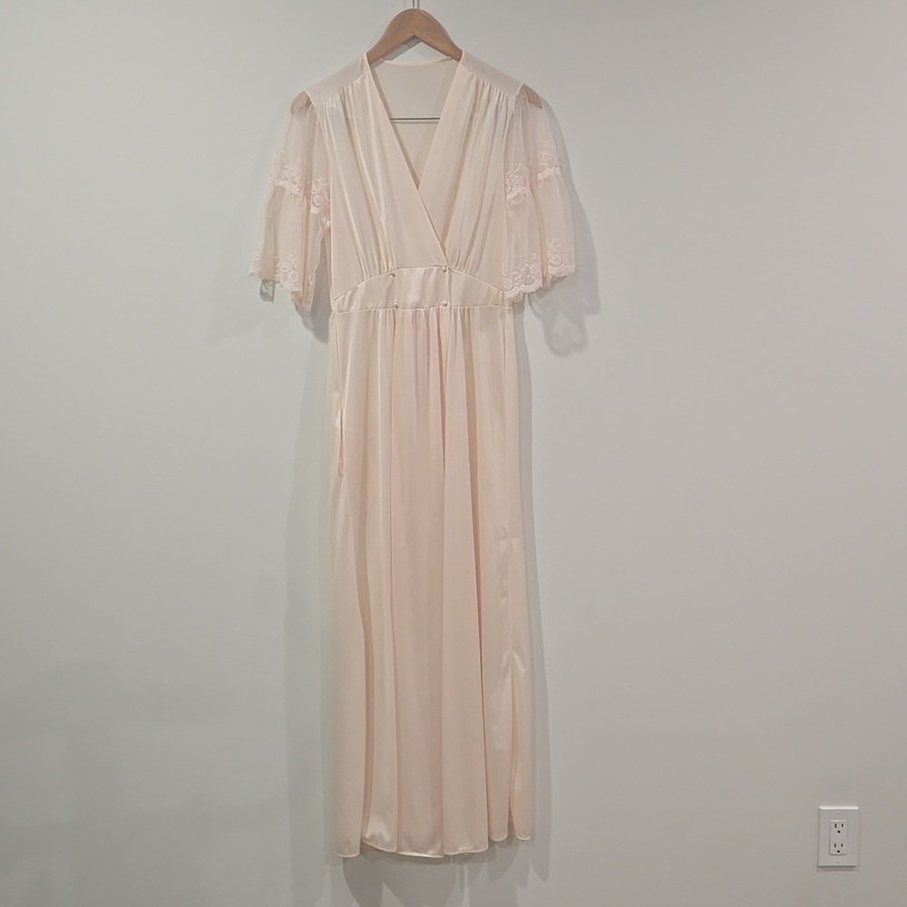 Vintage Soft Peach Negligee/Dressing Gown-Valentine's Day